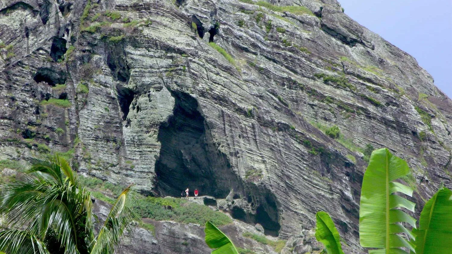 Pitcairn, an Unresolved Enigma 13 Christians cave Foto by Edmundo Edwards edited.jpg