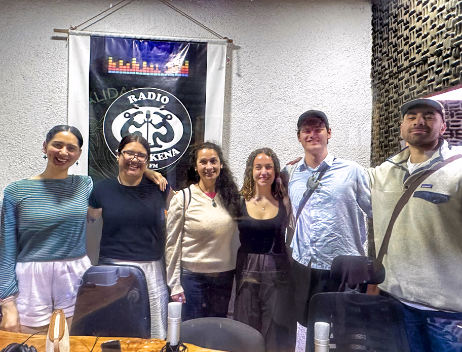Delegacion de la universidad de otago en Radio Anakena