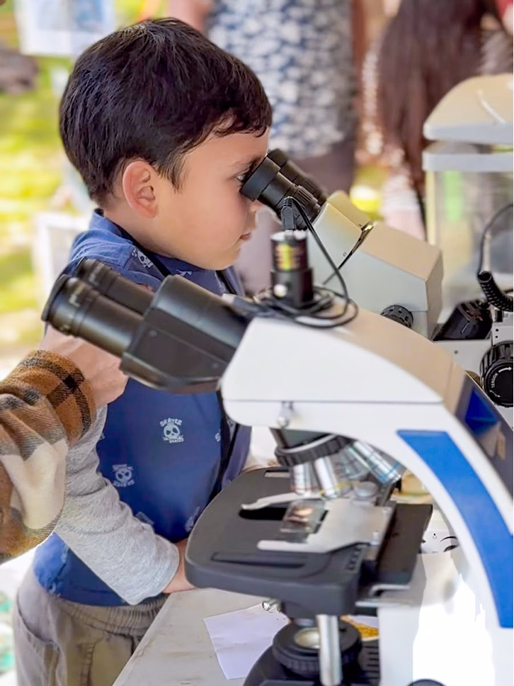 Niñas y Niños de Rapa Nui celebran su día con jornada de grandes experiencias en Ŋāpokilandia 2026 2 actividad cientifica dia del nino en isla de pascua 1 edited